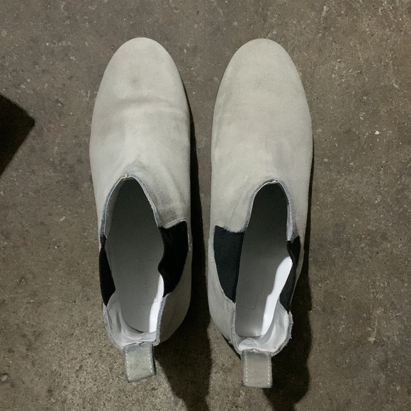 Urban Outfitters Off white Chelsea Boots - Picture 7 of 9
